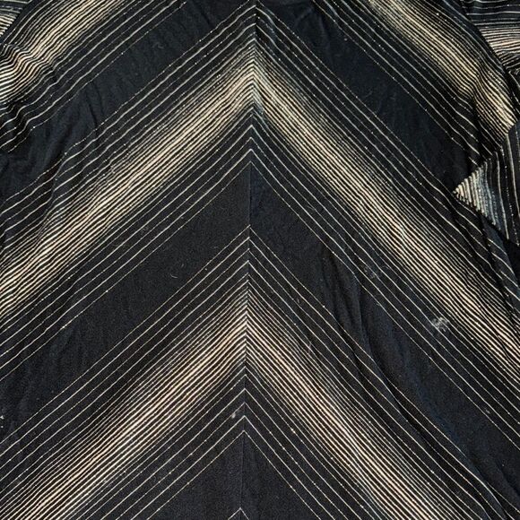 Soma Dark black & gold metallic  Chevron 3/4 Sleeve sharkbite  Top - Picture 6 of 8